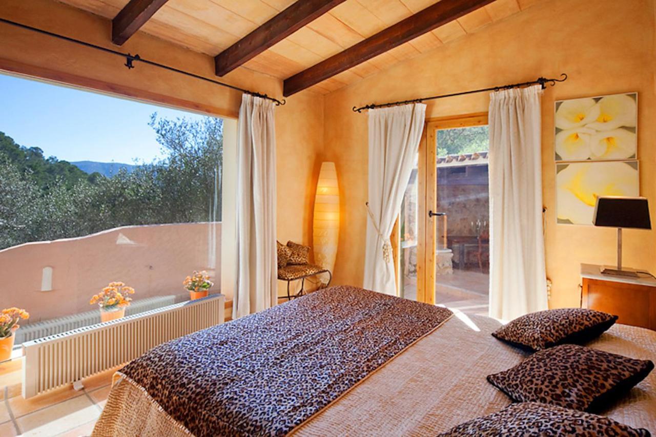 Magdalena Villa *